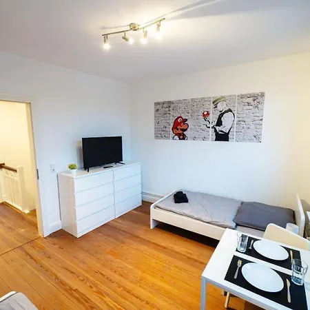 Grosse-monteurwohnung-in-villa-4-zimmer-7-personen-wlan-tv-kueche-ahrensburg-naehe-hamburg-agrp1202 Apartment *