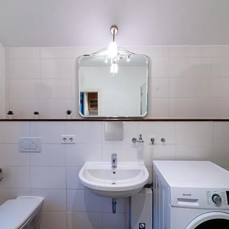 Grosse-monteurwohnung-in-villa-4-zimmer-7-personen-wlan-tv-kueche-ahrensburg-naehe-hamburg-agrp1202 Apartment