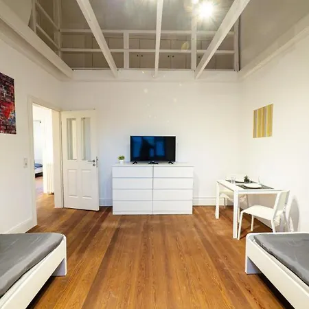 Grosse-monteurwohnung-in-villa-4-zimmer-7-personen-wlan-tv-kueche-ahrensburg-naehe-hamburg-agrp1202 Apartment *