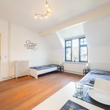 Grosse-monteurwohnung-in-villa-4-zimmer-8-personen-wlan-tv-kueche-ahrensburg-naehe-hamburg-agrp1202 Apartamento