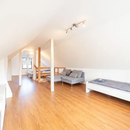 Apartamento Grosse-monteurwohnung-in-villa-4-zimmer-8-personen-wlan-tv-kueche-ahrensburg-naehe-hamburg-agrp1202