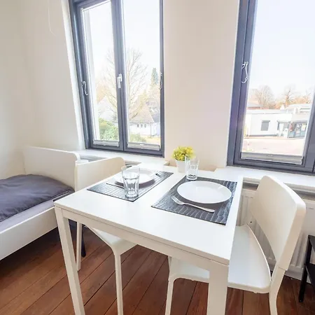 Grosse-monteurwohnung-in-villa-4-zimmer-8-personen-wlan-tv-kueche-ahrensburg-naehe-hamburg-agrp1202 Apartamento Ahrensburg
