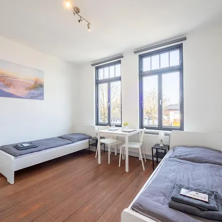Grosse-monteurwohnung-in-villa-4-zimmer-8-personen-wlan-tv-kueche-ahrensburg-naehe-hamburg-agrp1202 Apartamento *