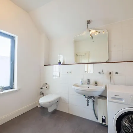 Grosse-monteurwohnung-in-villa-4-zimmer-8-personen-wlan-tv-kueche-ahrensburg-naehe-hamburg-agrp1202 *