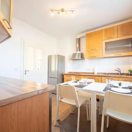 Grosse-monteurwohnung-in-villa-4-zimmer-8-personen-wlan-tv-kueche-ahrensburg-naehe-hamburg-agrp1202 Appartamento Ahrensburg