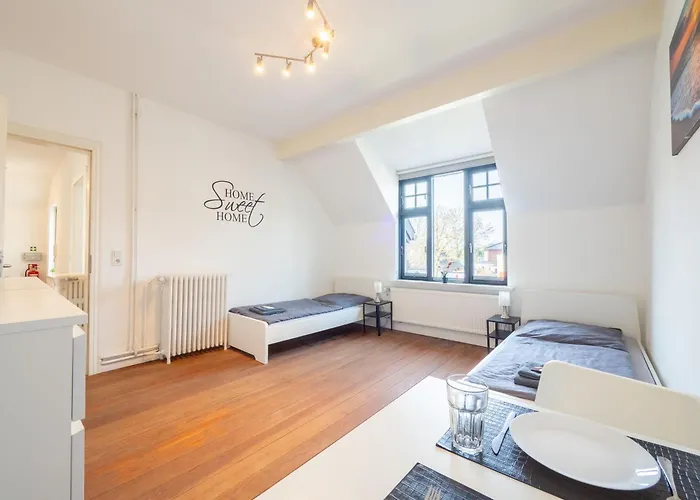 Grosse-monteurwohnung-in-villa-4-zimmer-8-personen-wlan-tv-kueche-ahrensburg-naehe-hamburg-agrp1202 Apartamento