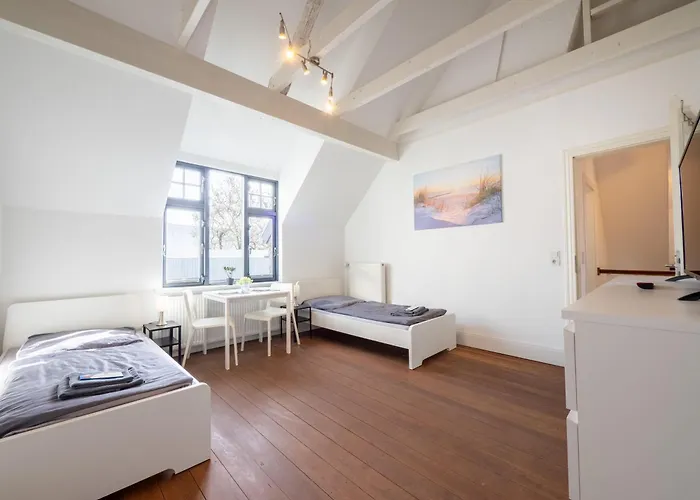 Grosse-monteurwohnung-in-villa-4-zimmer-8-personen-wlan-tv-kueche-ahrensburg-naehe-hamburg-agrp1202