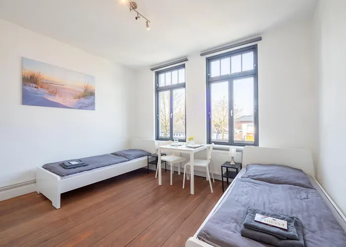 Grosse-monteurwohnung-in-villa-4-zimmer-8-personen-wlan-tv-kueche-ahrensburg-naehe-hamburg-agrp1202 Apartamento *