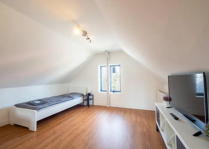Apartamento Grosse-monteurwohnung-in-villa-4-zimmer-8-personen-wlan-tv-kueche-ahrensburg-naehe-hamburg-agrp1202 *