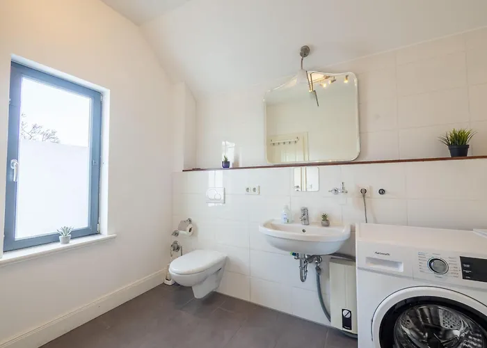 Grosse-monteurwohnung-in-villa-4-zimmer-8-personen-wlan-tv-kueche-ahrensburg-naehe-hamburg-agrp1202 *
