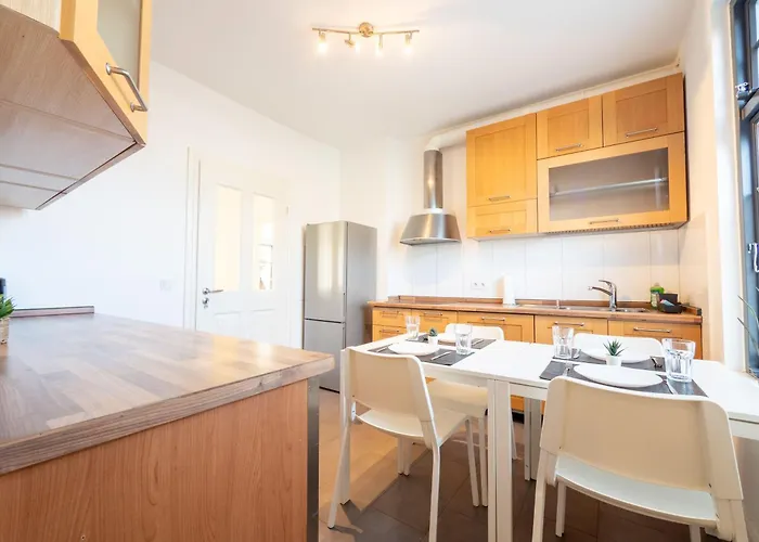 Grosse-monteurwohnung-in-villa-4-zimmer-8-personen-wlan-tv-kueche-ahrensburg-naehe-hamburg-agrp1202 Apartamento Ahrensburg