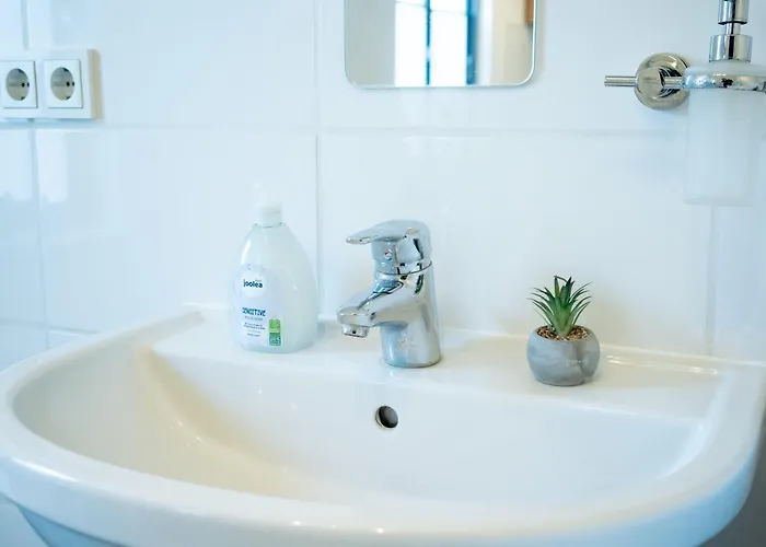 Grosse-monteurwohnung-in-villa-4-zimmer-8-personen-wlan-tv-kueche-ahrensburg-naehe-hamburg-agrp1202 Apartamento *